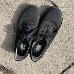 Black Low Cut vans Sz9